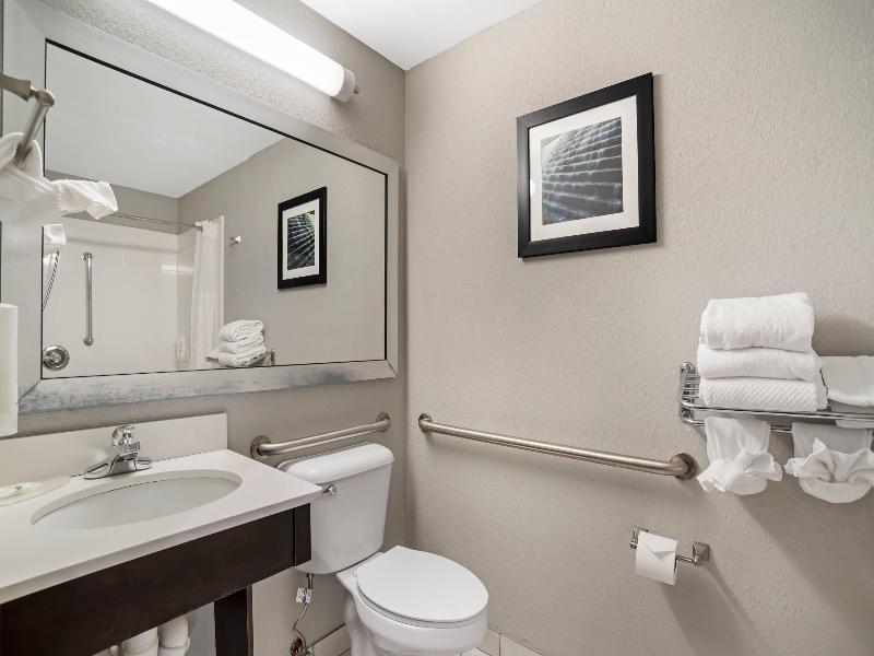 Quality Suites Pineville - Charlotte image