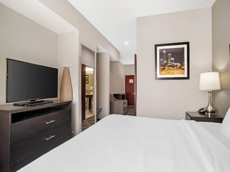 Quality Suites Pineville - Charlotte image