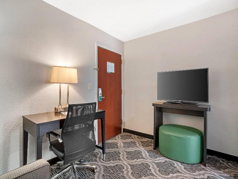 Quality Suites Pineville - Charlotte image