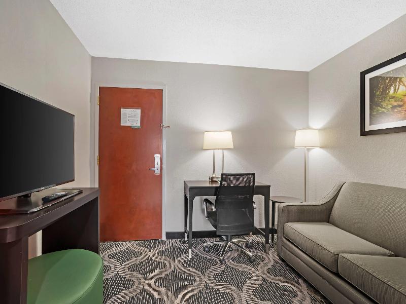 Quality Suites Pineville - Charlotte image