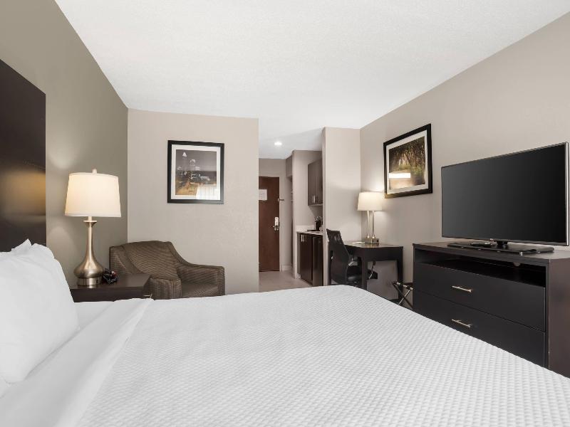 Quality Suites Pineville - Charlotte image