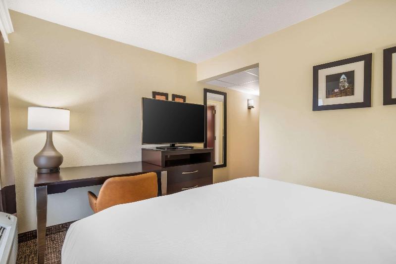 Comfort Inn & Suites Lake Norman image