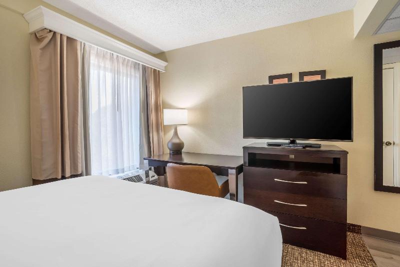 Comfort Inn & Suites Lake Norman image