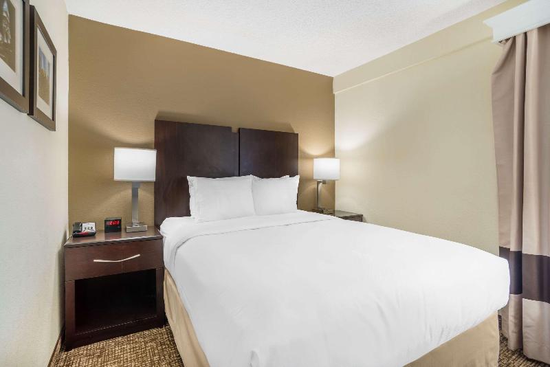 Comfort Inn & Suites Lake Norman image