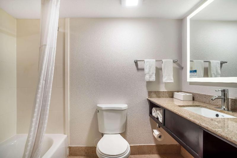 Comfort Inn & Suites Lake Norman image