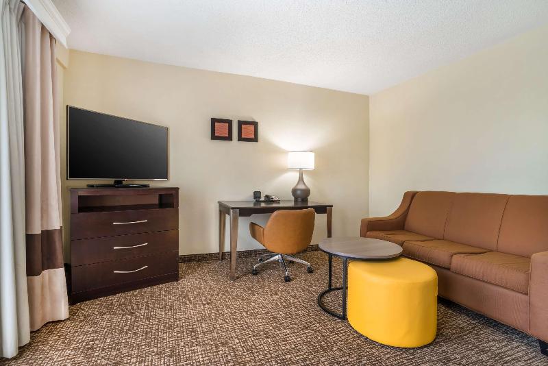 Comfort Inn & Suites Lake Norman image