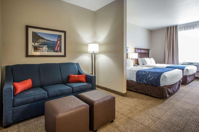 Hotel Comfort Suites (Lake Geneva)
