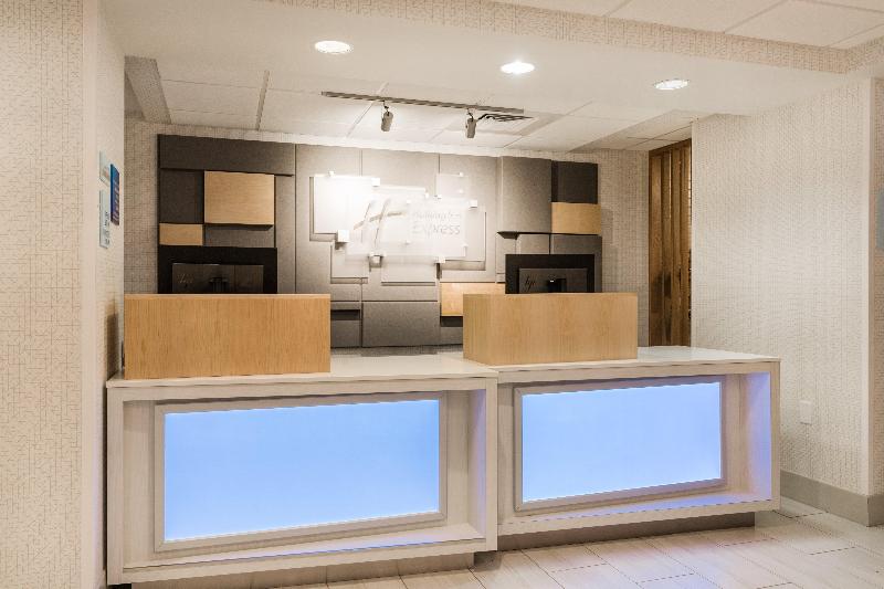 Holiday Inn Express Lorton image