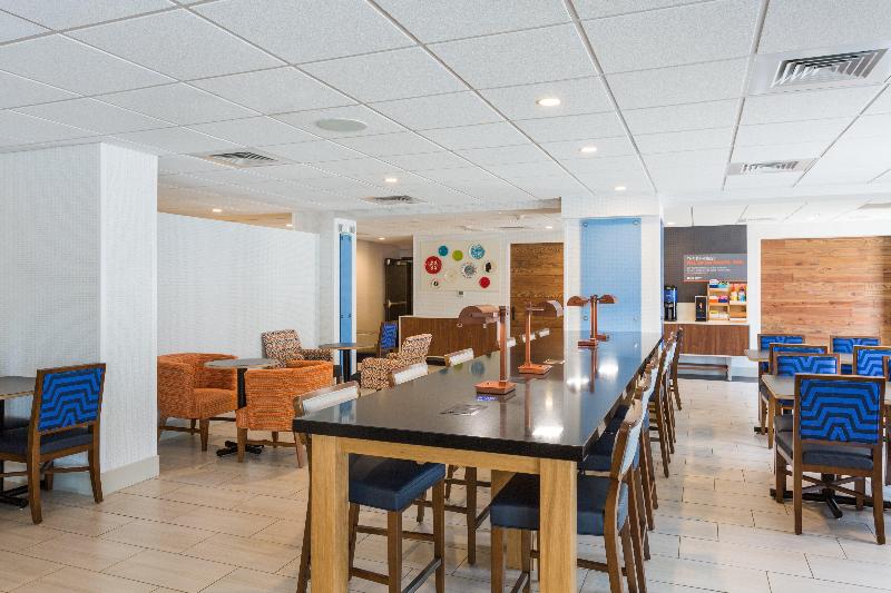 Holiday Inn Express Lorton image