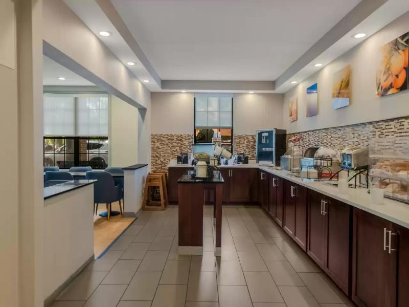 Comfort Inn Newport News - Hampton I-64 image