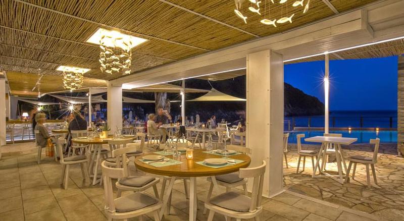 Akrotiri Beach Hotel