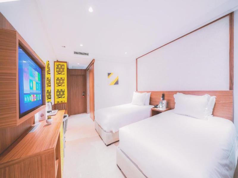 Oum Palace Hotel & Spa image