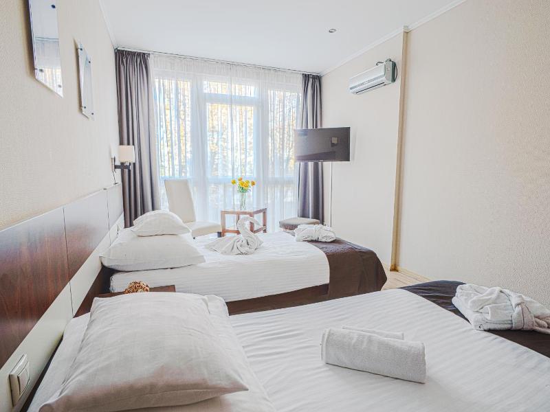 Holiday Beach Wellness Hotel with Sauna Park image