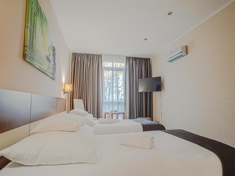 Holiday Beach Wellness Hotel with Sauna Park image