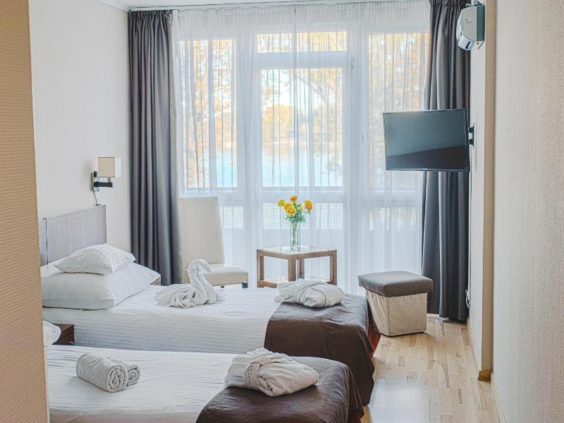 Holiday Beach Wellness Hotel with Sauna Park image