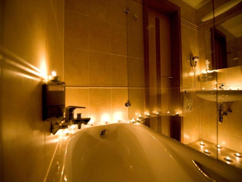 Holiday Beach Wellness Hotel with Sauna Park image