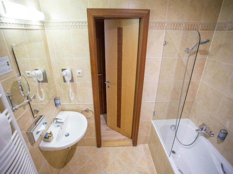 Holiday Beach Wellness Hotel with Sauna Park image