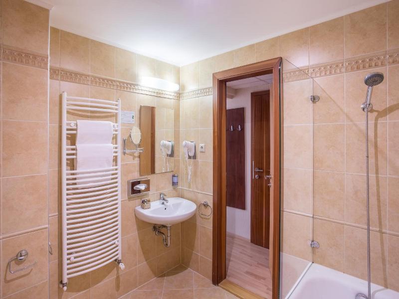 Holiday Beach Wellness Hotel with Sauna Park image