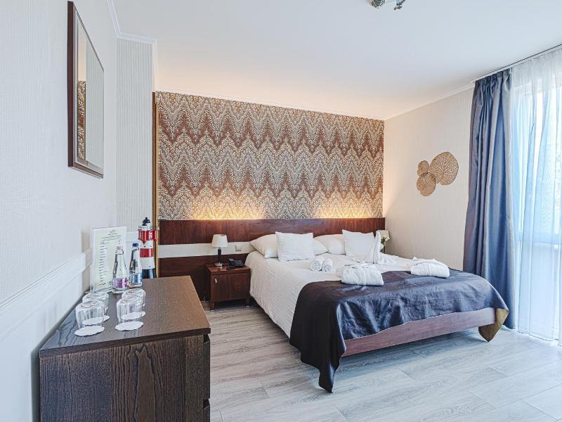 Holiday Beach Wellness Hotel with Sauna Park image