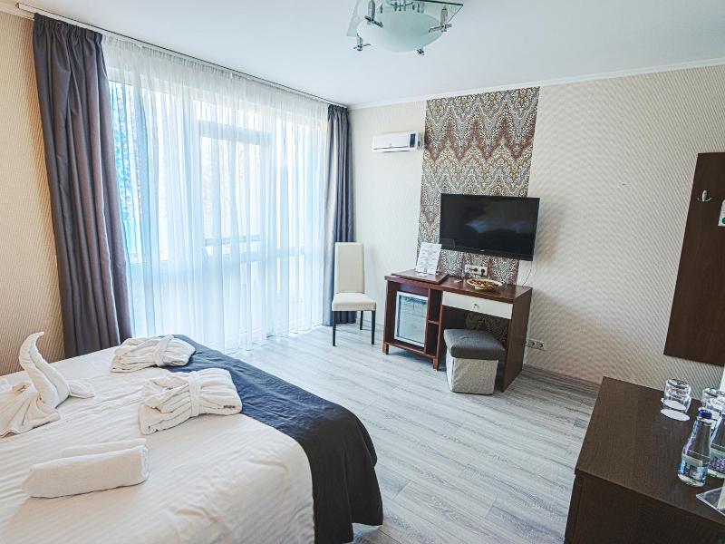 Holiday Beach Wellness Hotel with Sauna Park image