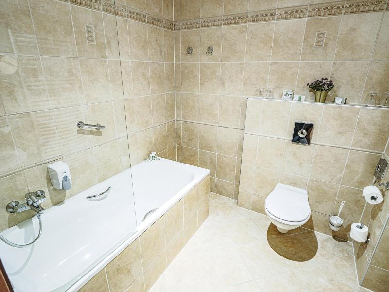 Holiday Beach Wellness Hotel with Sauna Park image