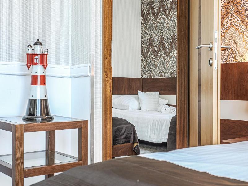 Holiday Beach Wellness Hotel with Sauna Park image