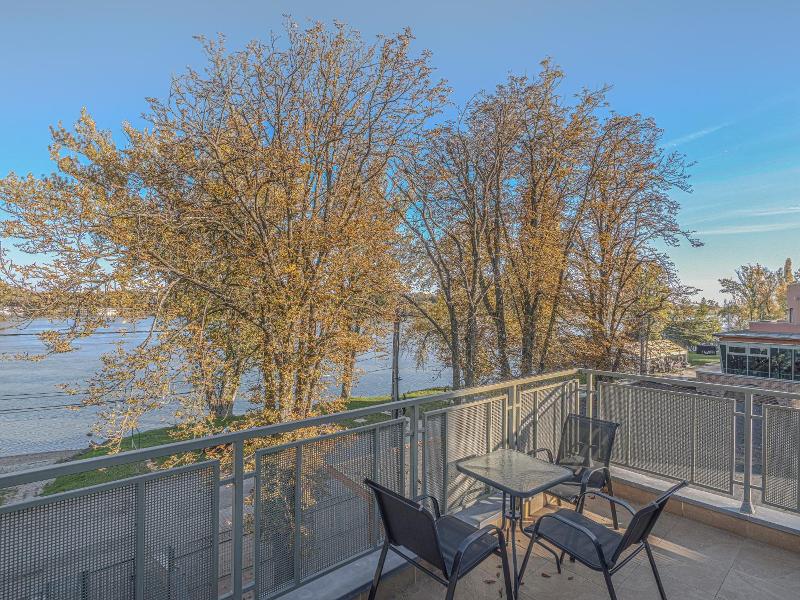Holiday Beach Wellness Hotel with Sauna Park image