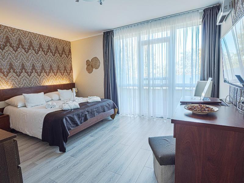 Holiday Beach Wellness Hotel with Sauna Park image