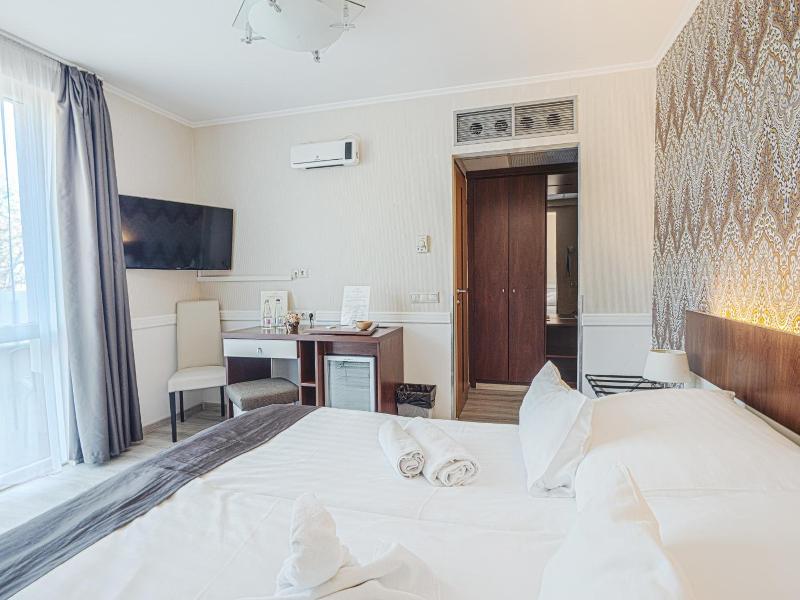 Holiday Beach Wellness Hotel with Sauna Park image