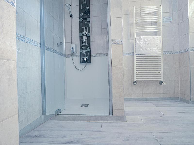 Holiday Beach Wellness Hotel with Sauna Park image