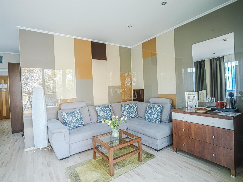 Holiday Beach Wellness Hotel with Sauna Park image