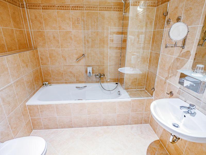 Holiday Beach Wellness Hotel with Sauna Park image