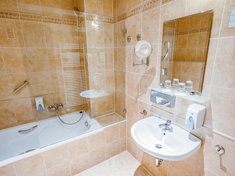 Holiday Beach Wellness Hotel with Sauna Park image