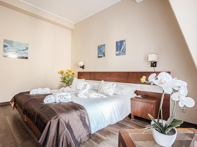 Holiday Beach Wellness Hotel with Sauna Park image