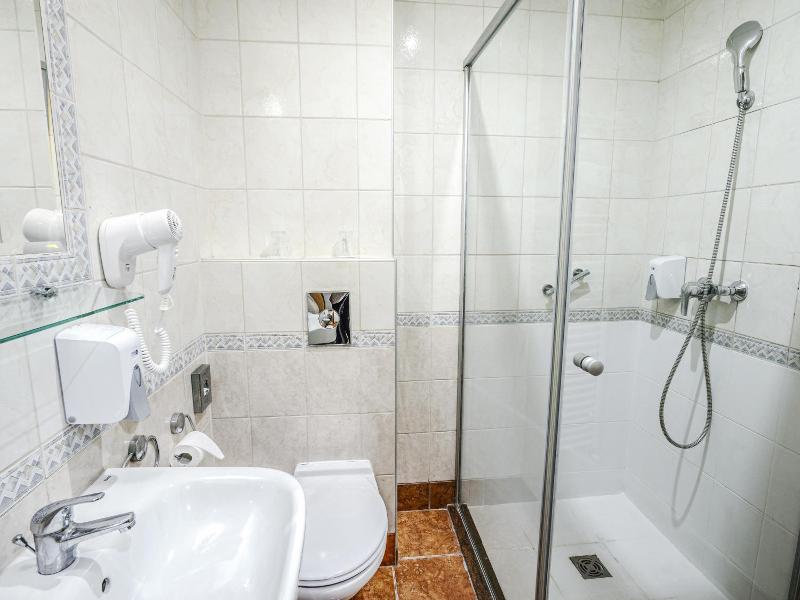 Holiday Beach Wellness Hotel with Sauna Park image