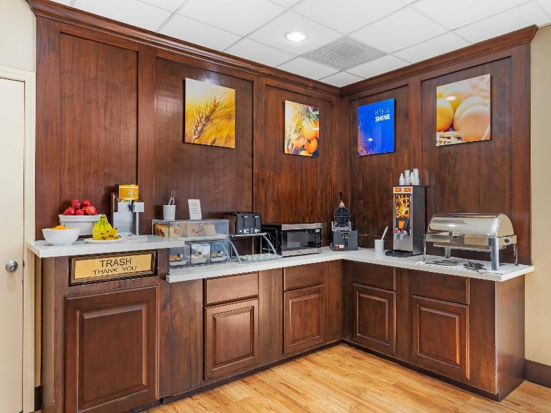 Comfort Suites Deer Park Pasadena image