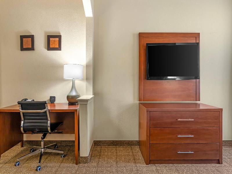 Comfort Suites Deer Park Pasadena image
