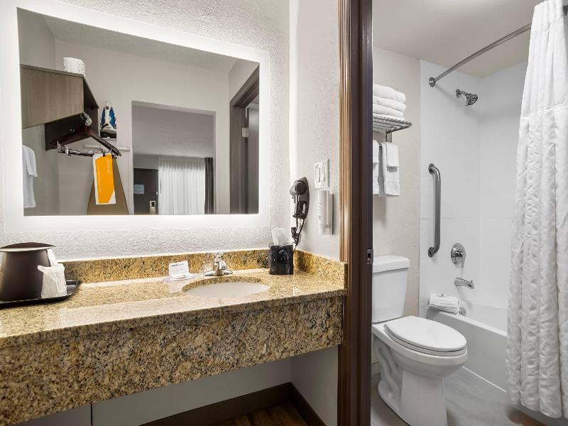 Quality Inn Jonesville I-77 image