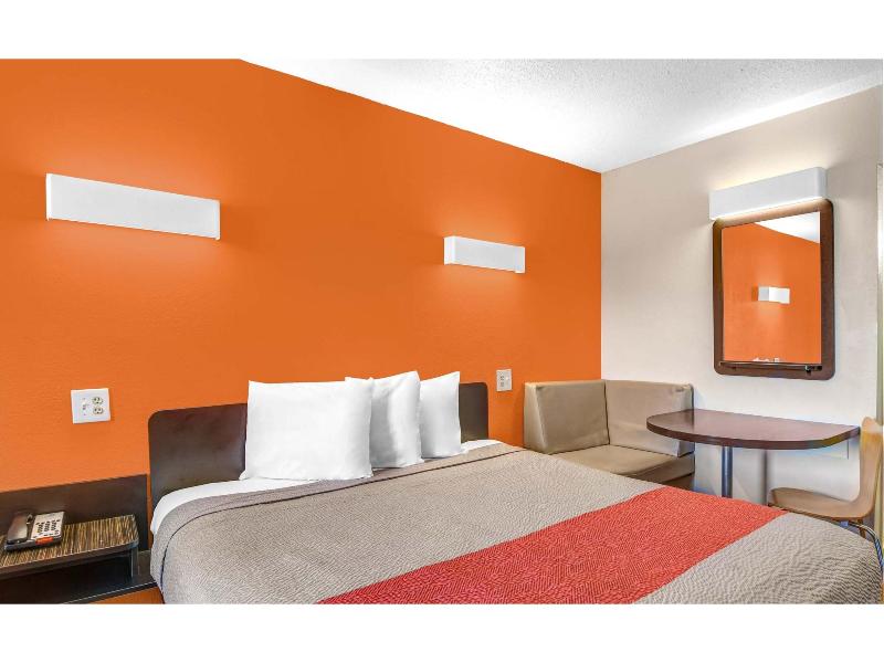 Motel 6 Calhoun, Ga image