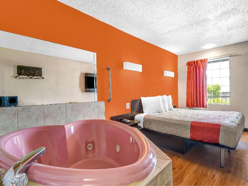 Motel 6 Calhoun, Ga image