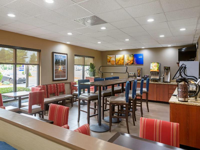 Comfort Inn & Suites Peachtree Corners image