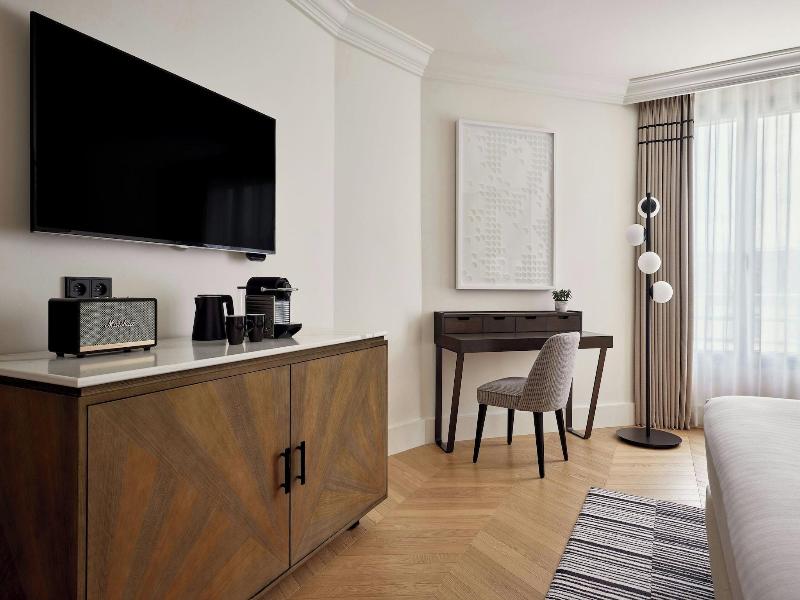 Marriott Hotel Paris Champs-Elysees image