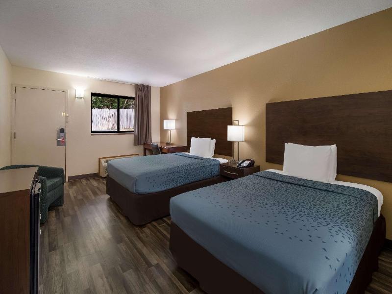 Econo Lodge image