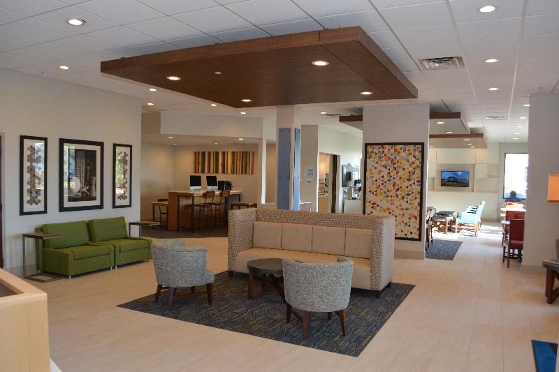 Holiday Inn Express & Suites Waterville - North image