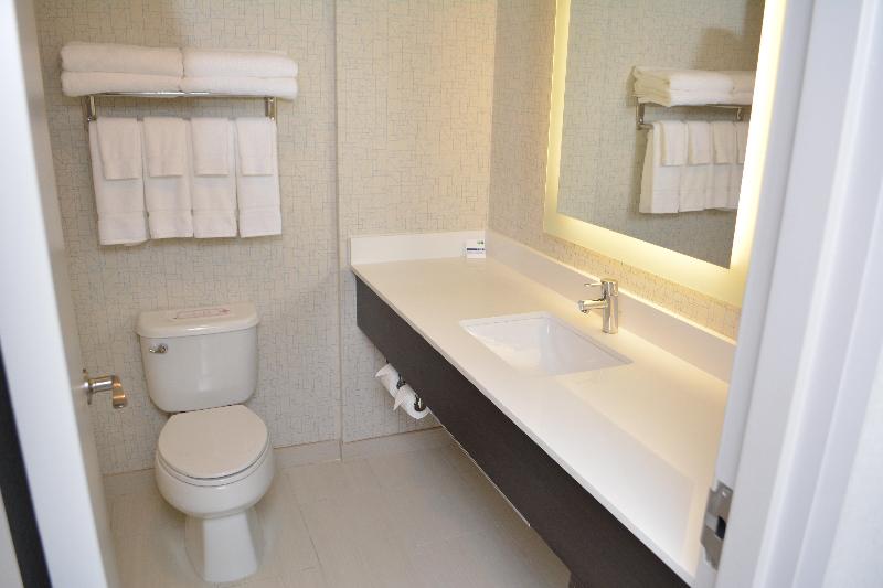 Holiday Inn Express & Suites Waterville - North image