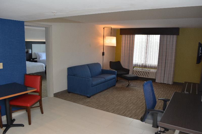 Holiday Inn Express & Suites Waterville - North image