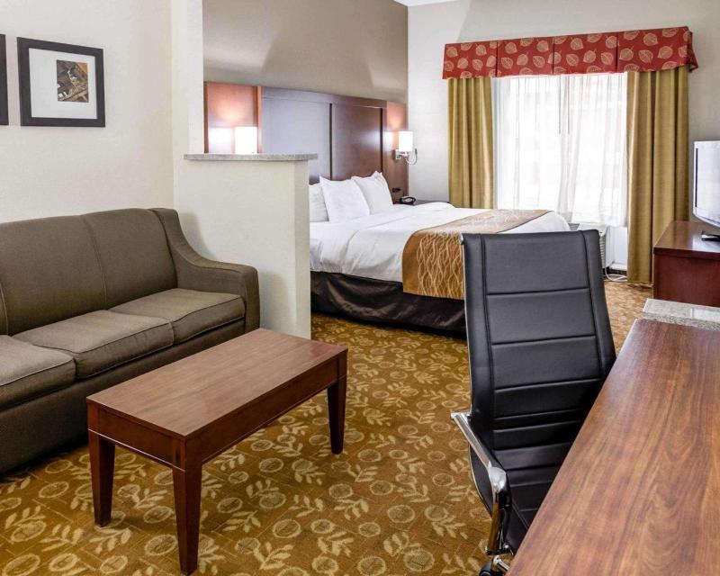 Hotel Comfort Suites (Kansas City)