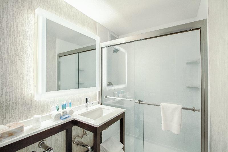 Holiday Inn Express San Diego image