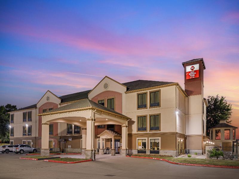 BEST WESTERN PLUS North Houston Inn & Suites image