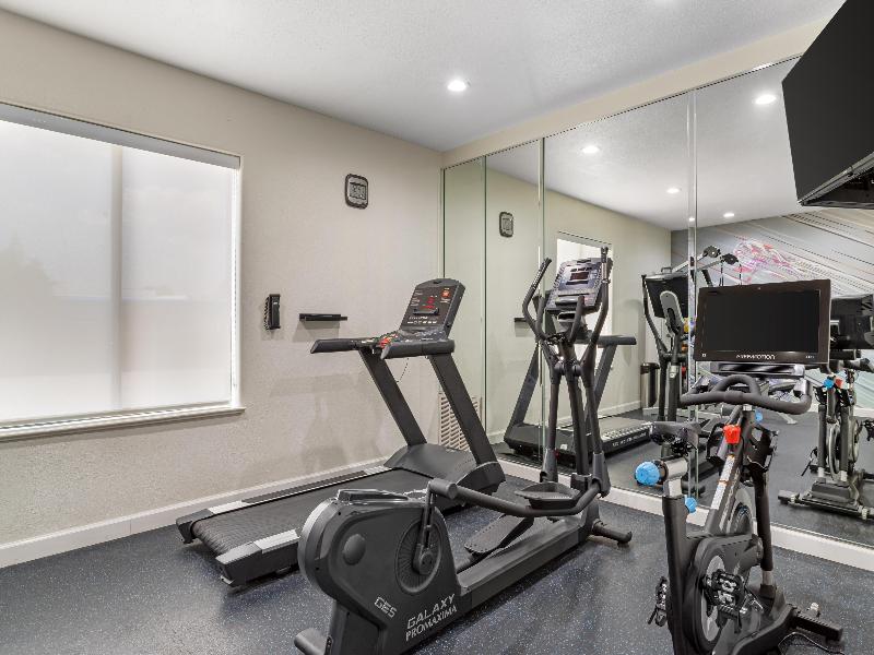 BEST WESTERN PLUS North Houston Inn & Suites image